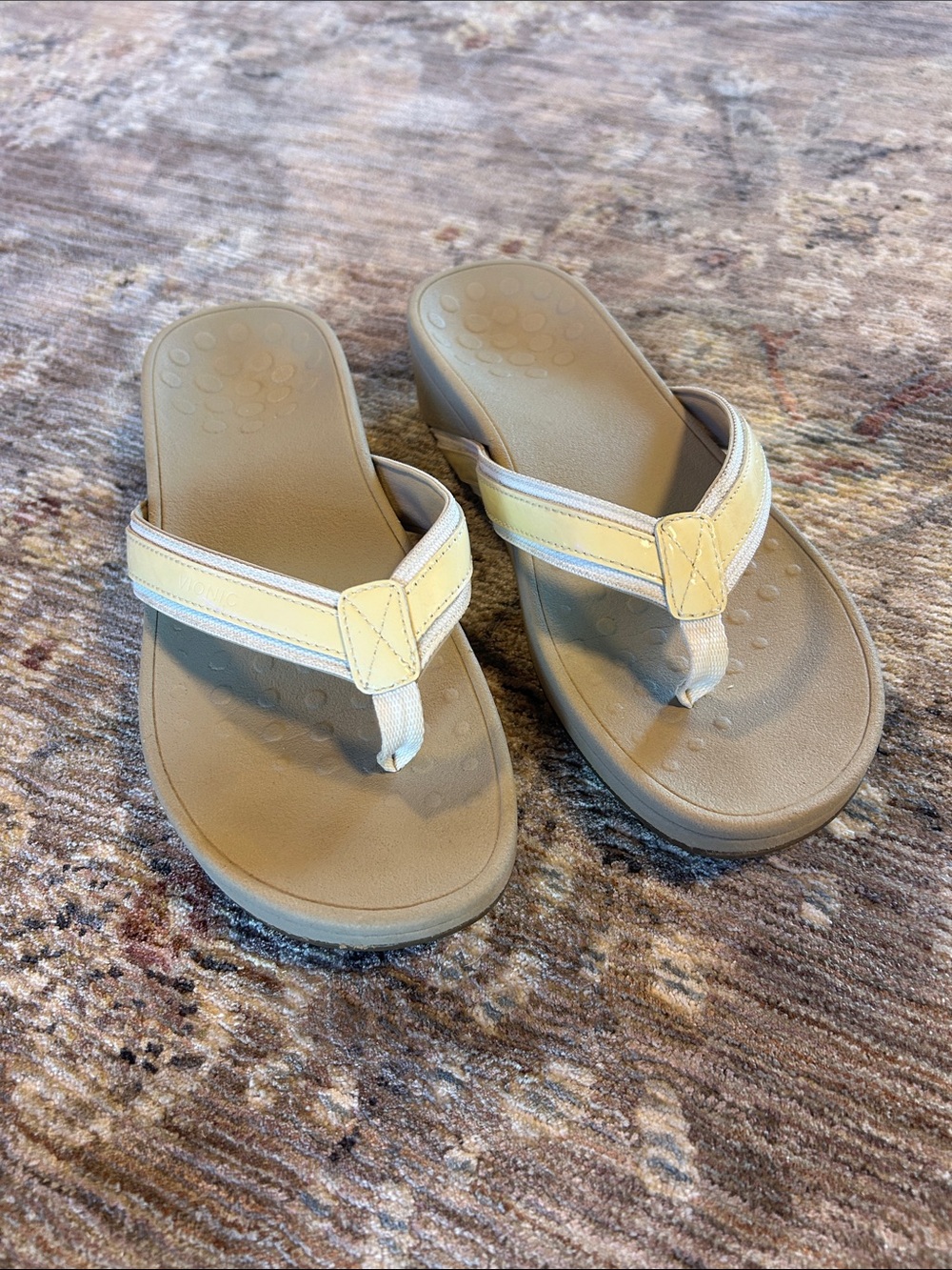 Vionic Hightide Neutral White & Cream Two-Tone Platform‎ Thong Comfort Sandals 9